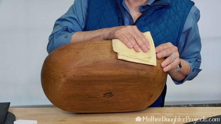 how to recondition a wood bowl or cutting board