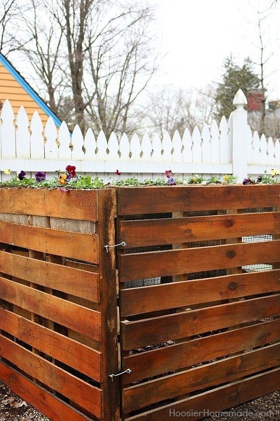25 melhores projetos de bricolage com paletes que transformaro sua casa e jardim, Como construir uma caixa de compostagem de paletes de madeira em 6 etapas f ceis Hoosier caseiro
