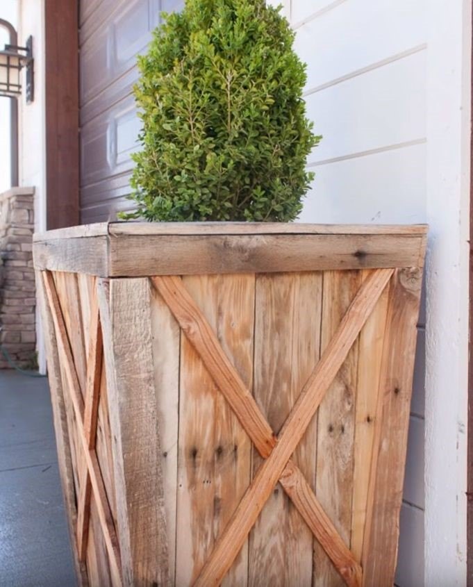 25 best diy pallet projects that will transform your home and yard, DIY Large Pallet Wood Planter Boxes Remodelaholic