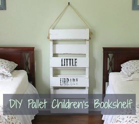 25 best diy pallet projects that will transform your home and yard, DIY Pallet Bookshelf For Kids Dinah