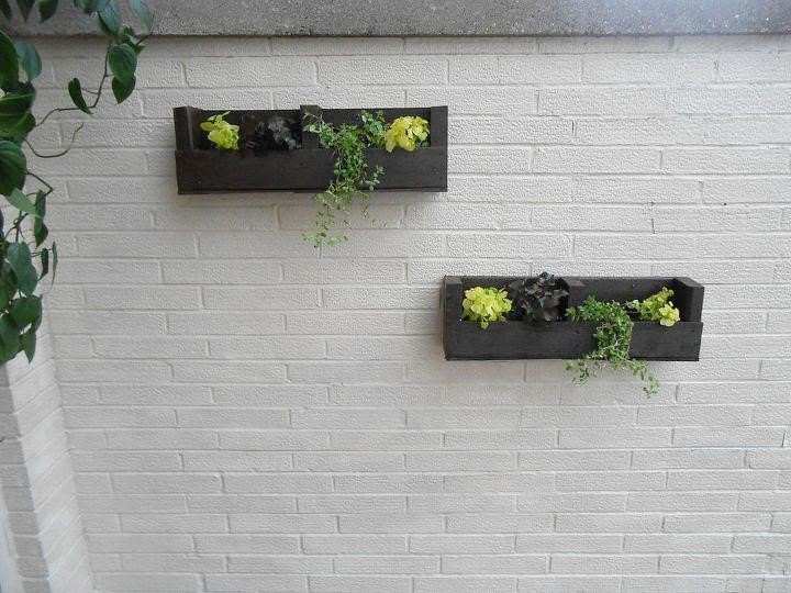 25 best diy pallet projects that will transform your home and yard, From Pallet To Wall Planters Rhonda B