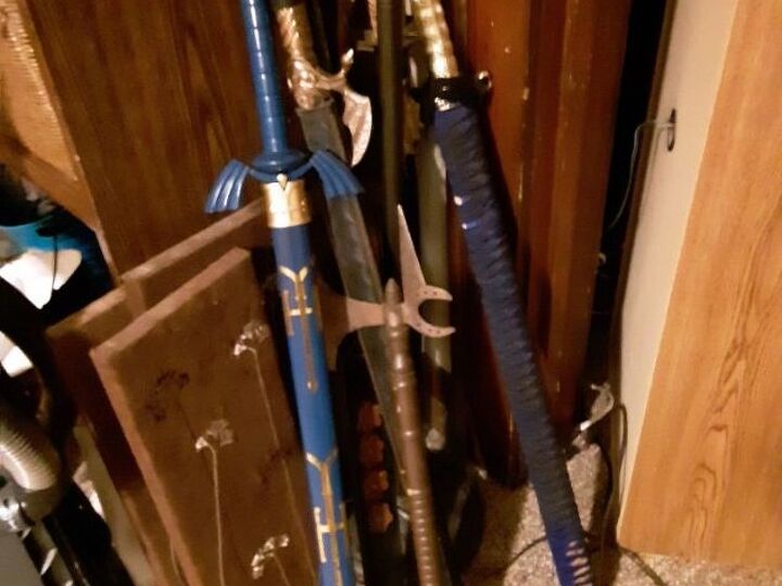 q dsplay large decorative swords