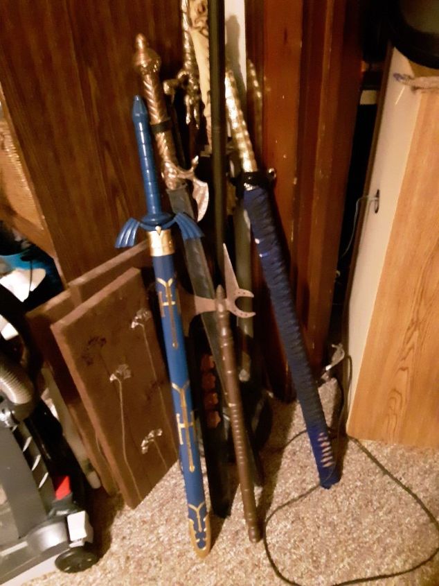 q dsplay large decorative swords