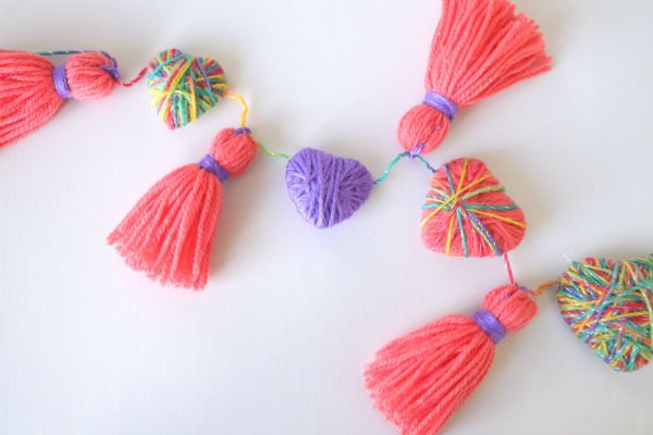 how to make a heart garland to decorate valentine s day