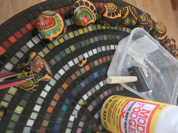 boho decoupage fabric drawer knobs, glue the strip of fabric around base of knob