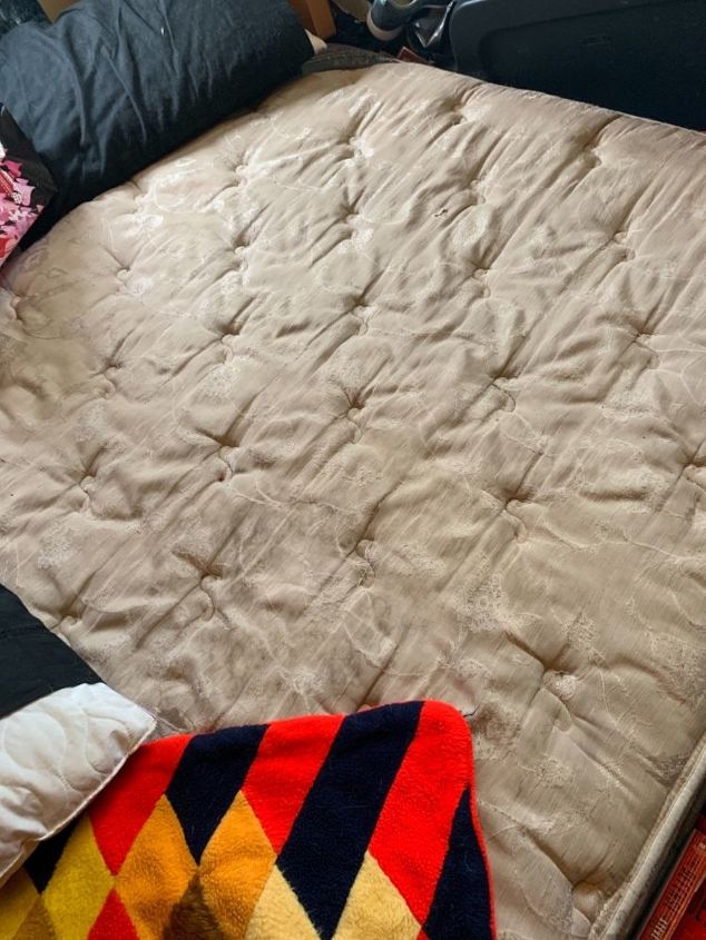 q how do i clean a dirty mattress