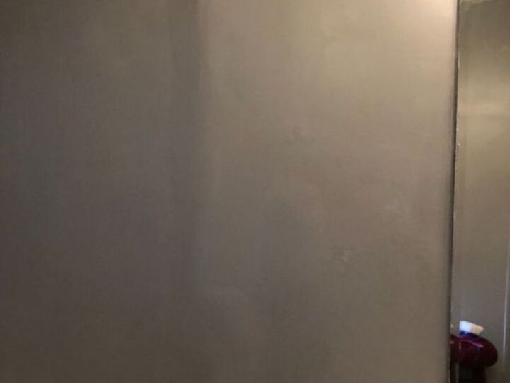q need help decorating bathroom wall