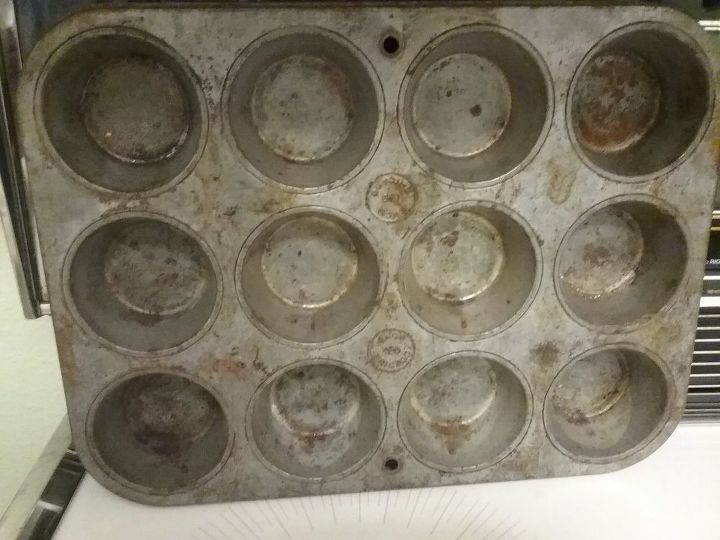 q rusted cupcake pan