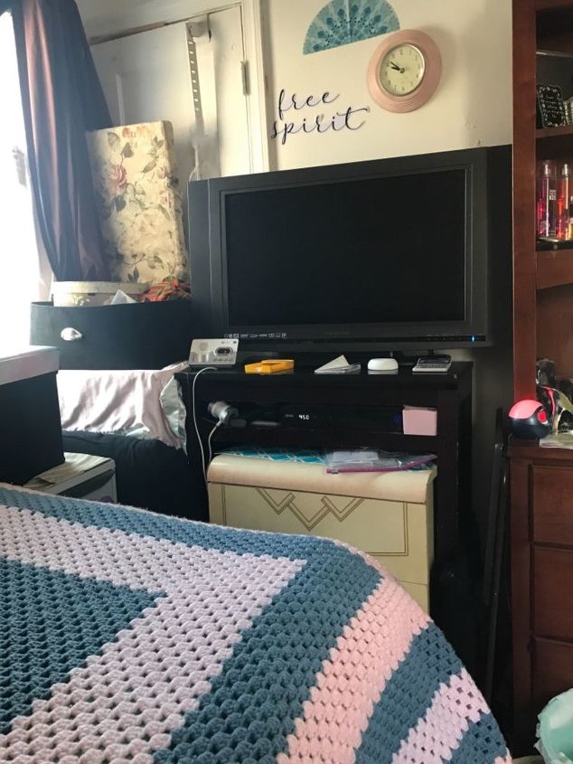 q how to rearrange a bedroom with a closet blocked by a 39 inch tv witf