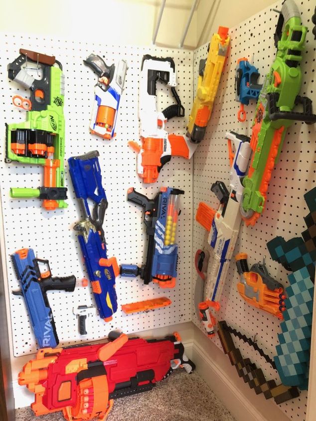 Como organizar uma parede de armas Nerf