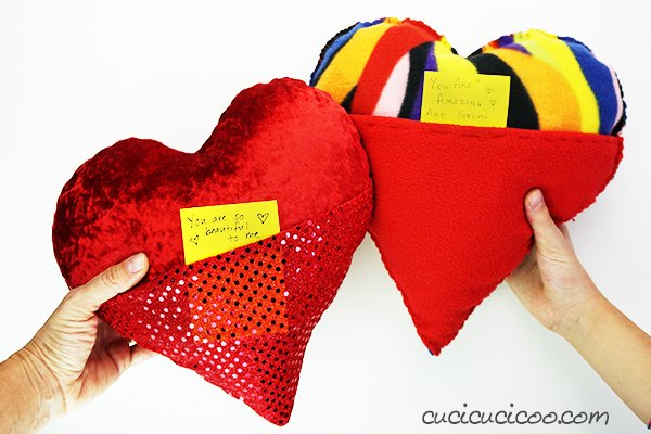almofada de bolso em forma de corao para compartilhar o amor