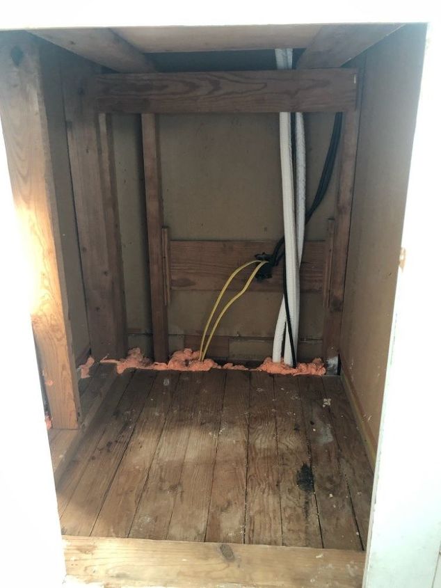 how can i use this empty space in my bathroom