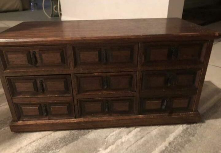 jewelry box with missing molding fixed with bondo