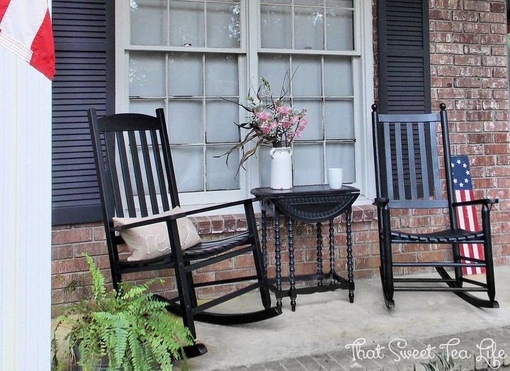 20 ideias de varanda frontal para qualquer casa ou oramento, Cadeiras de balan o da varanda Thea Osborne That Sweet Tea Life