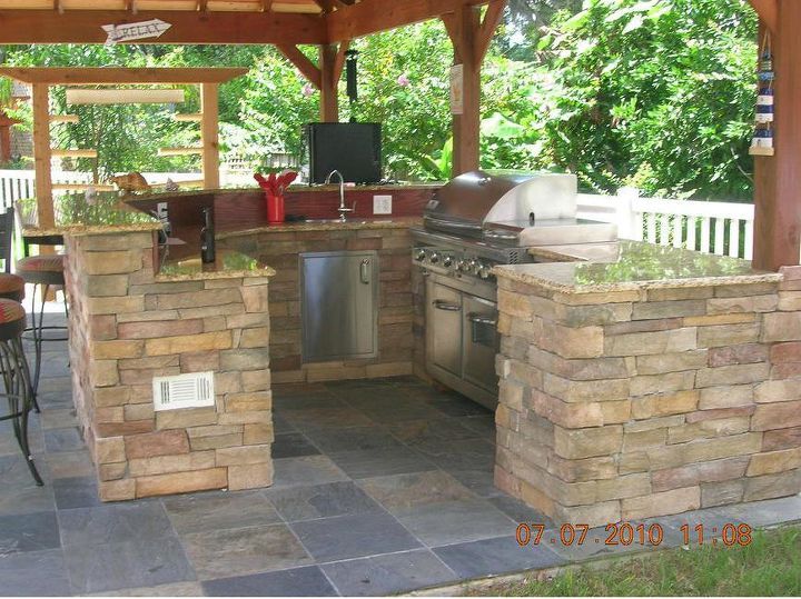 22 maneiras de criar a cozinha ao ar livre dos seus sonhos, Cozinha externa de tijolos Larry Riley