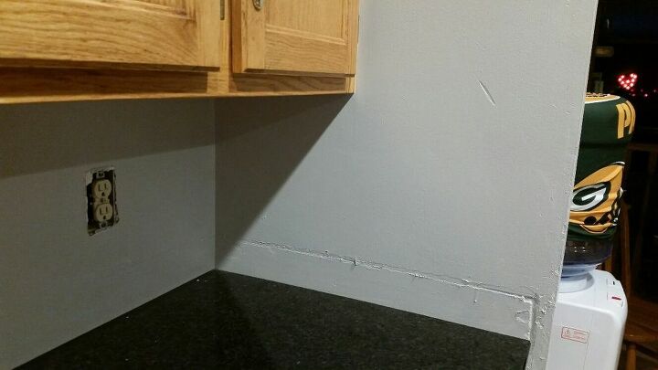 debera continuar con el salpicadero en la otra pared