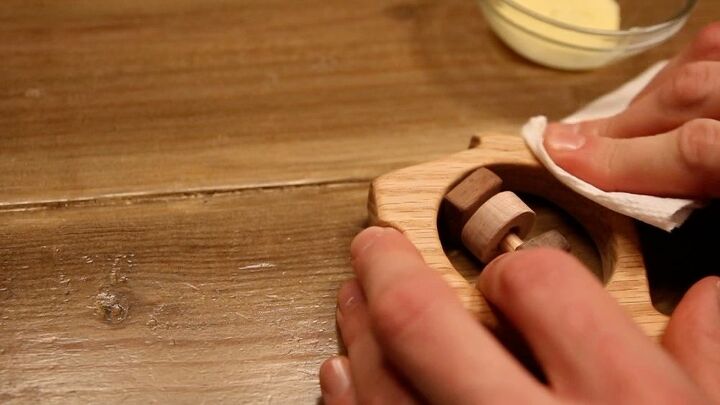 como fazer um chocalho de beb de madeira