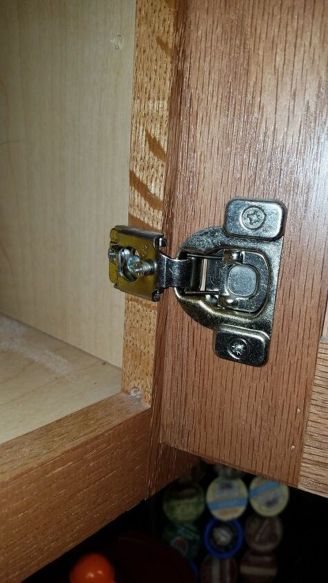 q how to make hinges self closing