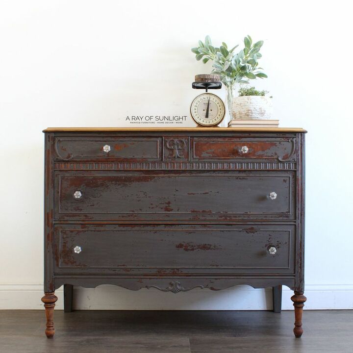 how to get the chippy painted look on painted furniture