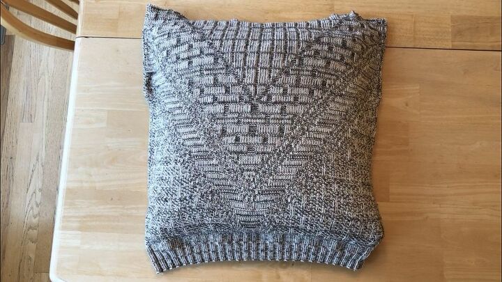 old sweater to sweater pillow
