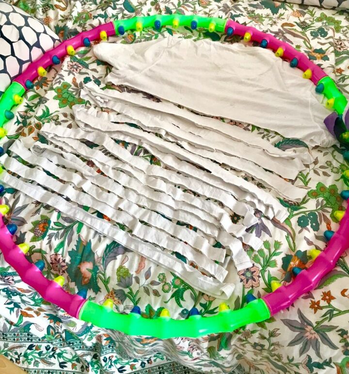 how to make a beautiful rag rug by making a loom from a hula hoop, T shirt strips and DIY hula hoop loom