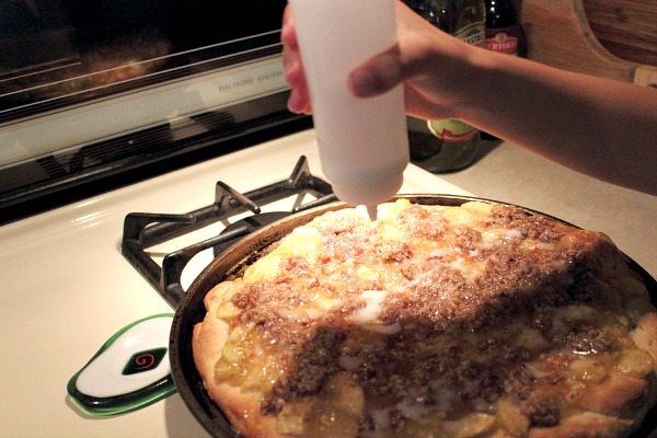 how to make super easy apple dessert pizza