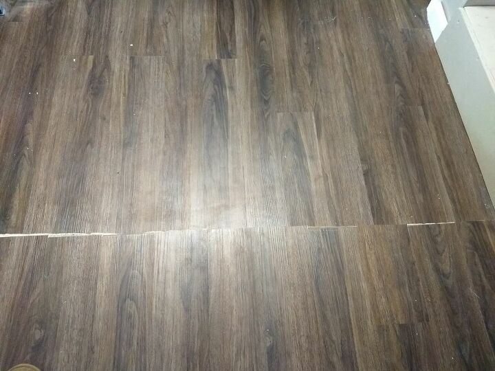 how do i trim edge for vinyl flooring