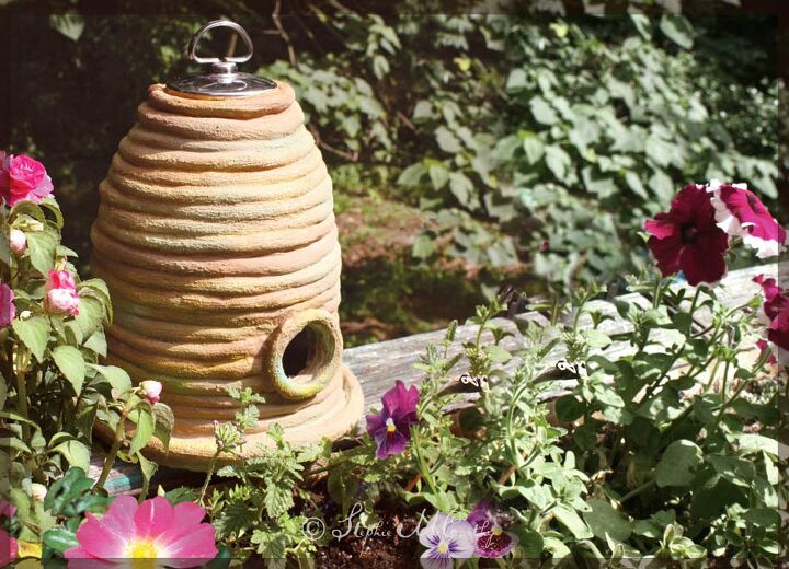 faa um espeto de clay bee para um jardim em estilo de casa de campo