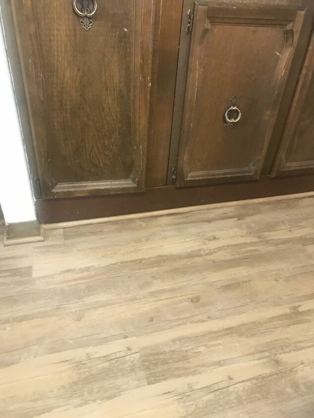 q how do clean kitchen cabinets without scratching surface