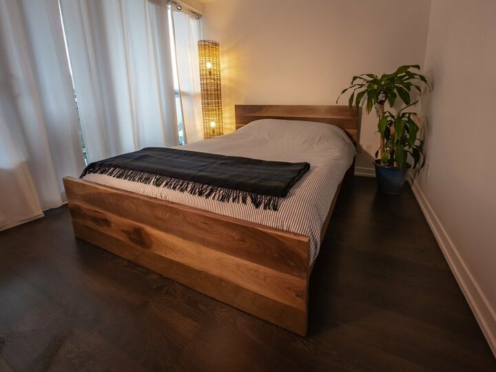 13 proyectos de marcos de cama de bricolaje con resultados magnficos, Marco de cama King hecho a mano con nogal de alta calidad