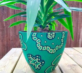 gorgeous green plantpot makeover, decorated planter makeover with pain pens
