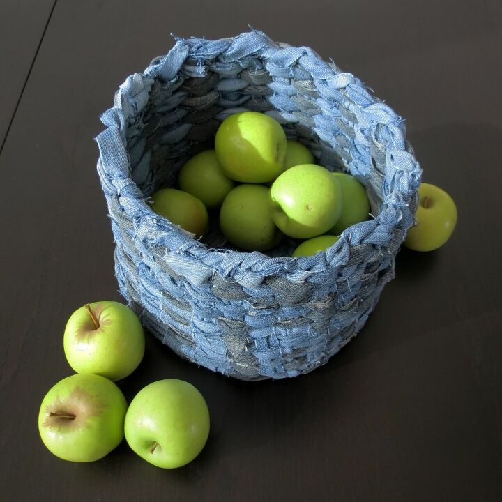 how to make a weaved basket with old denims
