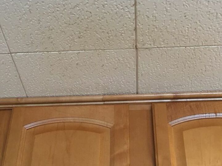 q clean this greasy dirt off acoustical tiles