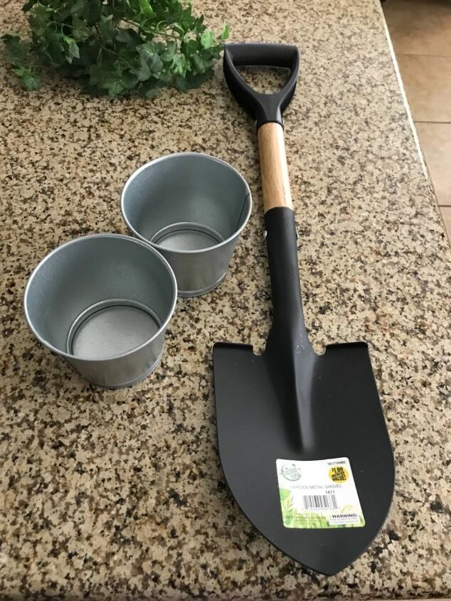 garden shovel wreath