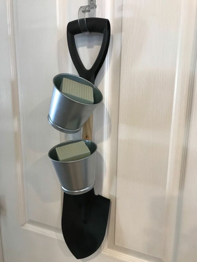 garden shovel wreath