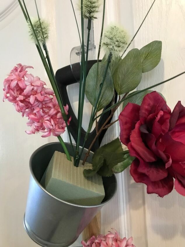 garden shovel wreath