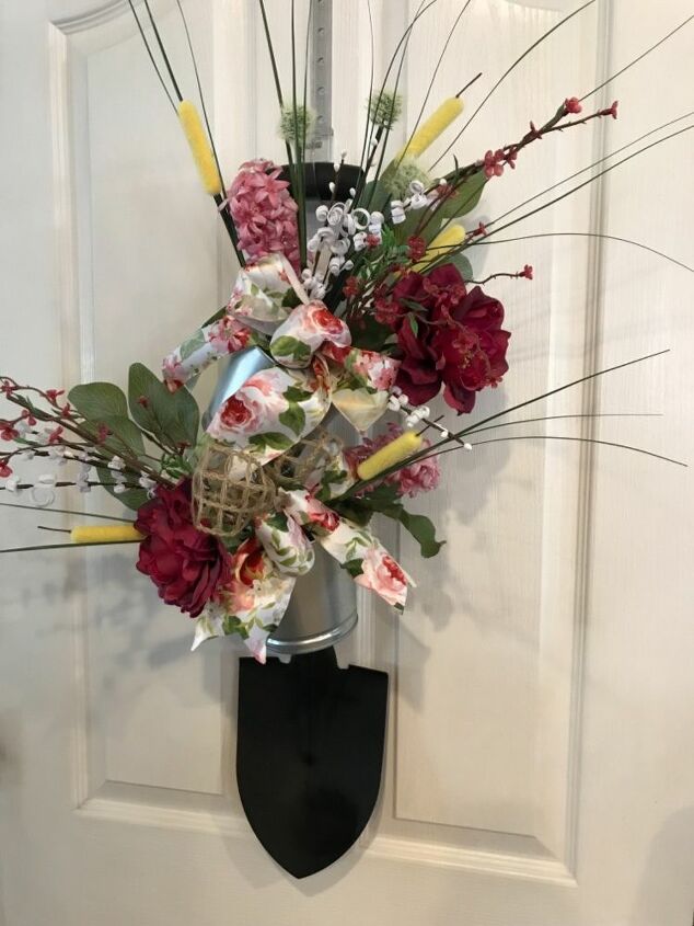 garden shovel wreath