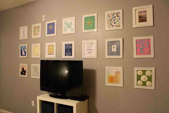 12 idias de parede de galeria para uma casa perfeita, Parede de galeria de grade fa a voc mesmo com molduras caseiras