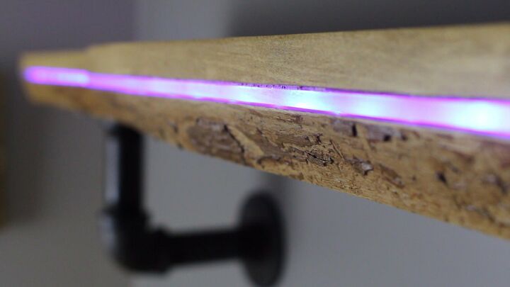 14 projetos e ideias criativas de bricolage com tbuas de madeira, Prateleira LED de mudan a de cor DIY