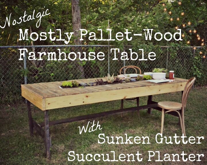 12 fantsticas mesas de fazenda para transformar sua casa em delcia rstica, Mesa de madeira de pallet com plantador para suculentas