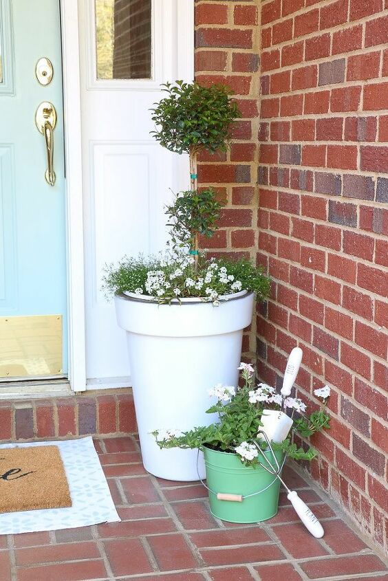 how to make a small front porch look larger