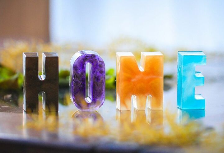 how to make gorgeous epoxy letters to decorate your home