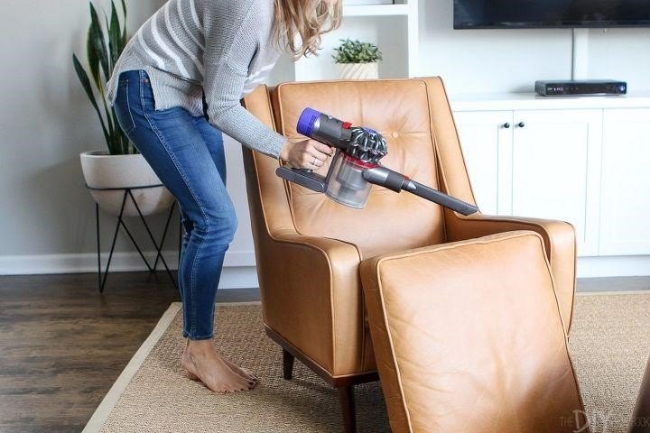 cmo limpiar los muebles y accesorios de cuero con facilidad, The DIY Playbook