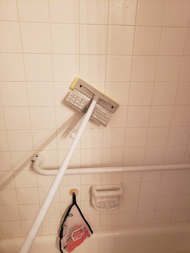 easy way to clean your shower, Excellent reach
