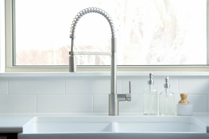 how to keep a farmhouse sink white clean