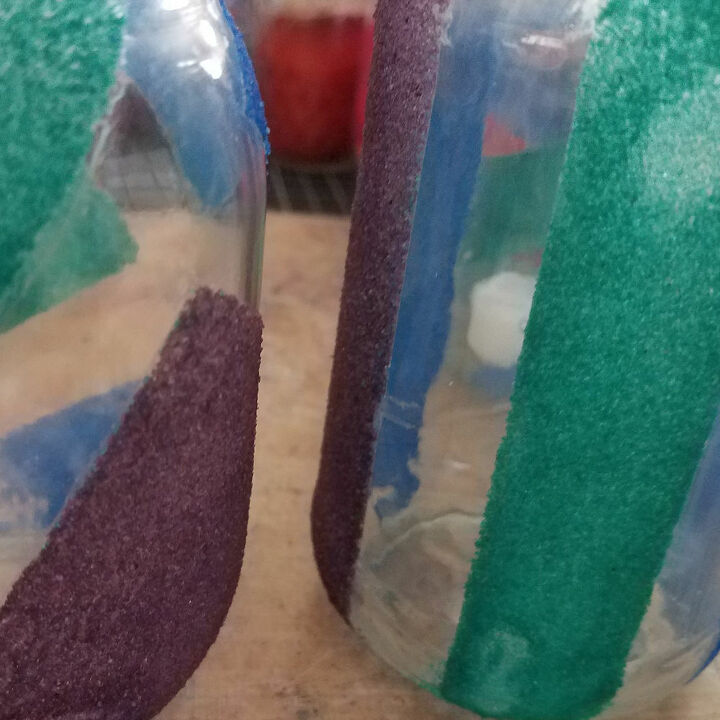 frascos de vidro pintados de areia