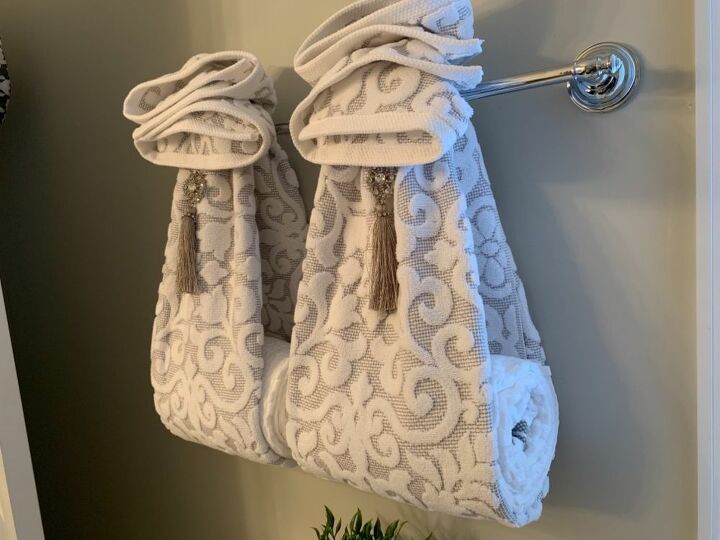 how to display decorative towels