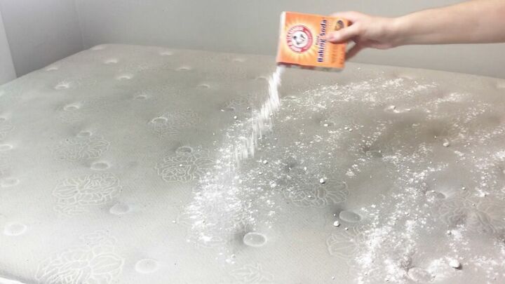 s 12 life hacks make spring cleaning easy as pie, Baking soda freshens up your mattress