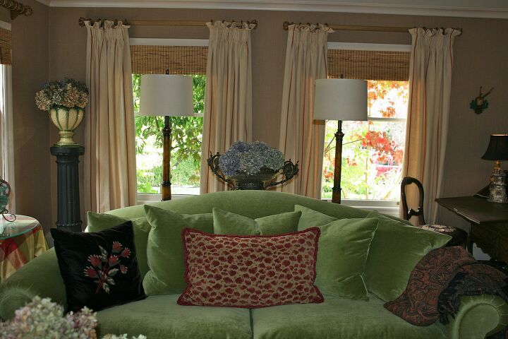 s velvet ideas, Looking Fresh With An Apple Green Velvet Sofa