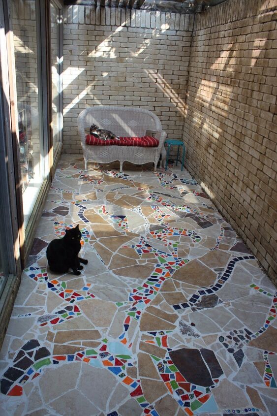 formas creativas de dar un nuevo aspecto a su entrada, Proyecto Catio de mosaico Patio de gatos